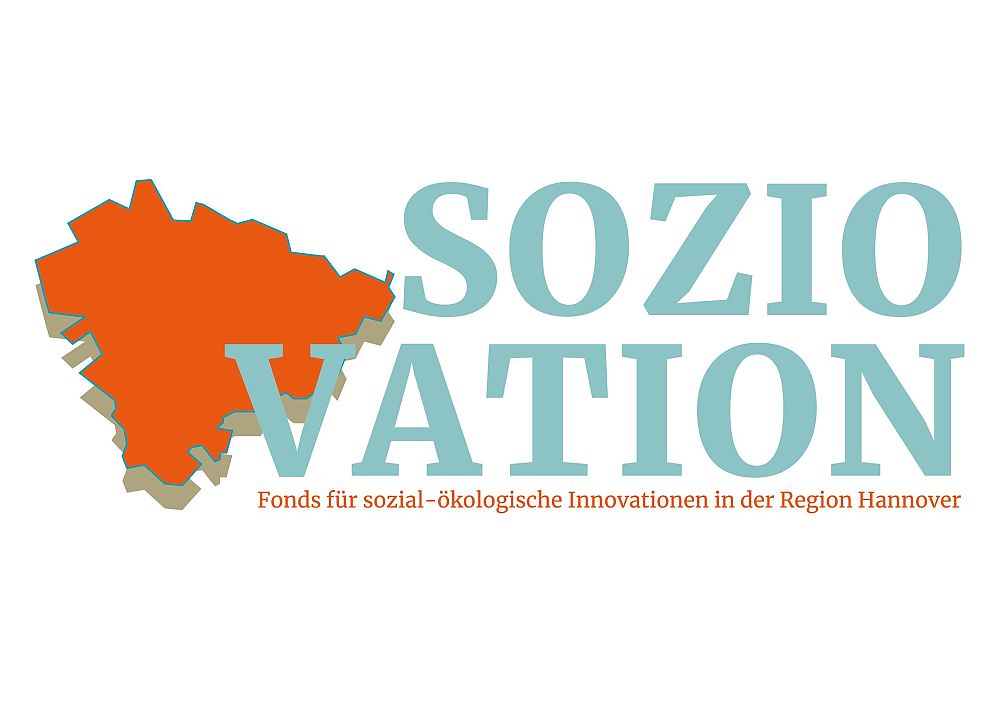 Logo "Soziovation": orangefarbene Regionskarte Hannover, blauer Schriftzug, Untertitel auf Deutsch.